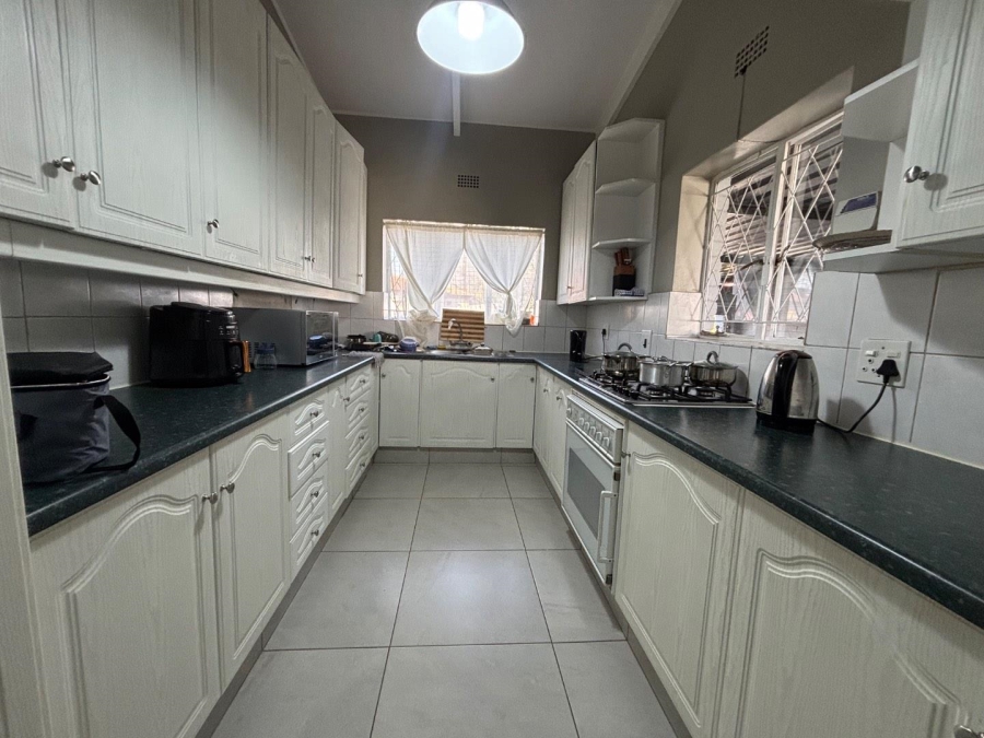 To Let 1 Bedroom Property for Rent in Blairgowrie Gauteng