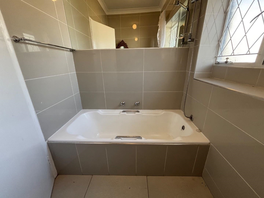 To Let 1 Bedroom Property for Rent in Blairgowrie Gauteng