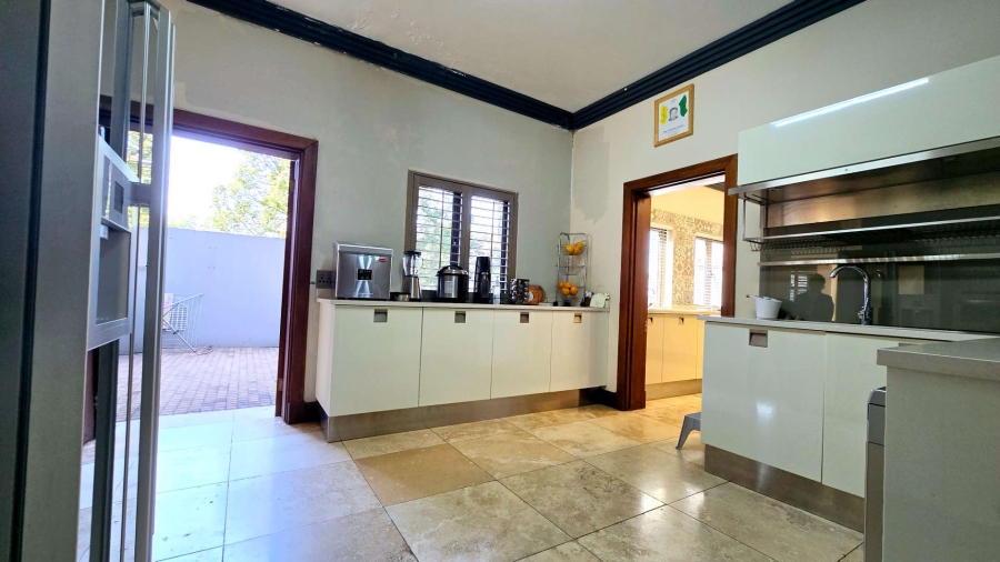 5 Bedroom Property for Sale in Mooikloof Gauteng