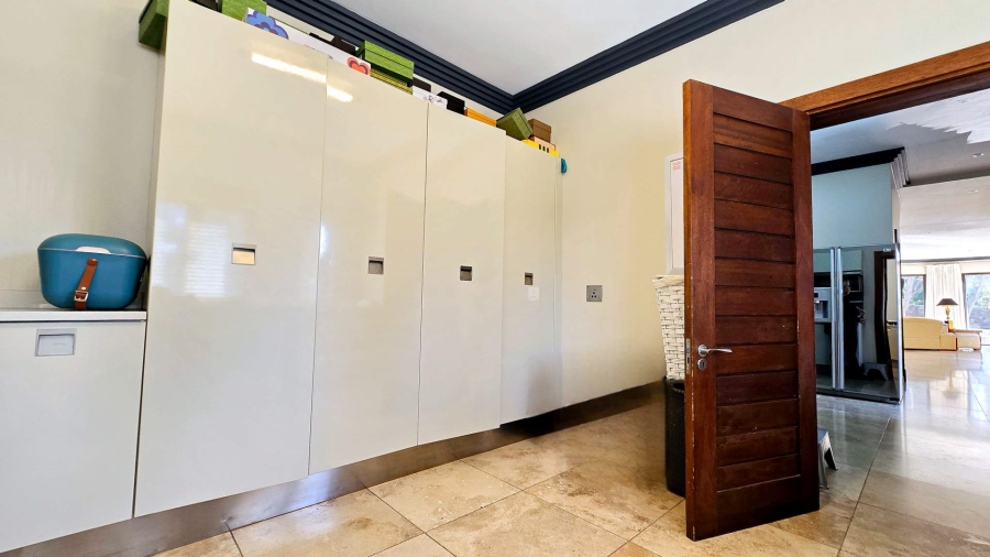 5 Bedroom Property for Sale in Mooikloof Gauteng