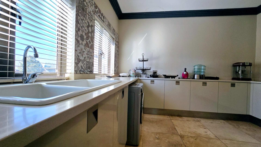 5 Bedroom Property for Sale in Mooikloof Gauteng