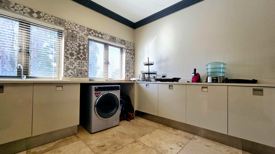 5 Bedroom Property for Sale in Mooikloof Gauteng