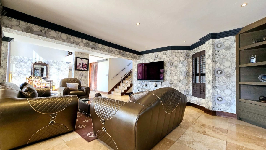 5 Bedroom Property for Sale in Mooikloof Gauteng