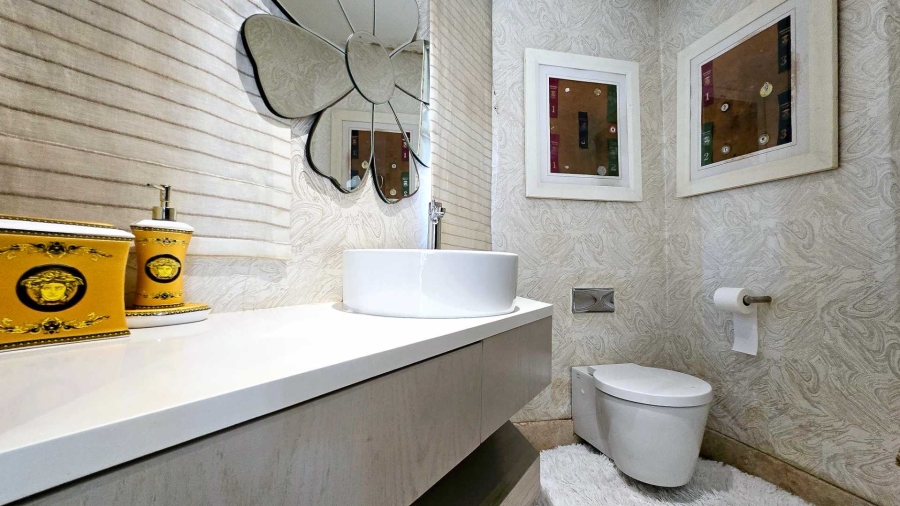 5 Bedroom Property for Sale in Mooikloof Gauteng