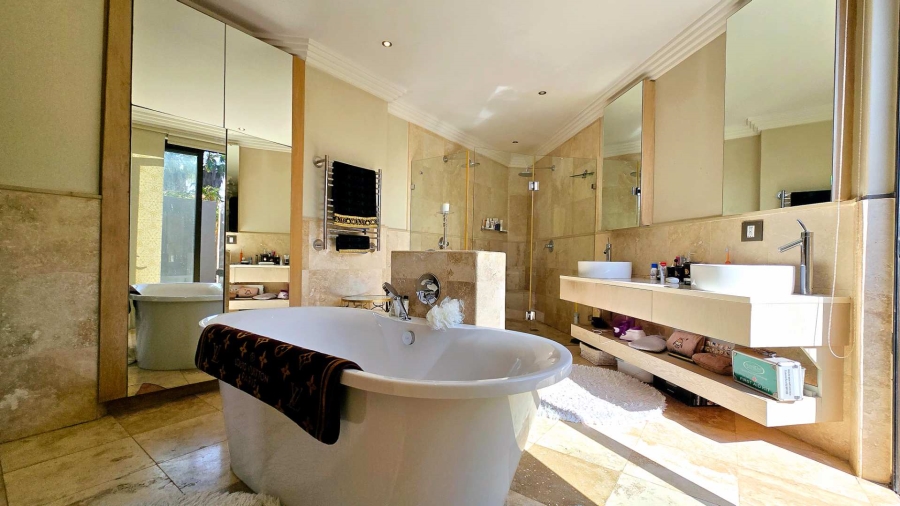 5 Bedroom Property for Sale in Mooikloof Gauteng
