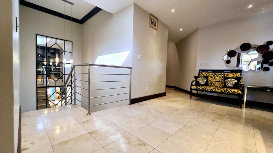 5 Bedroom Property for Sale in Mooikloof Gauteng