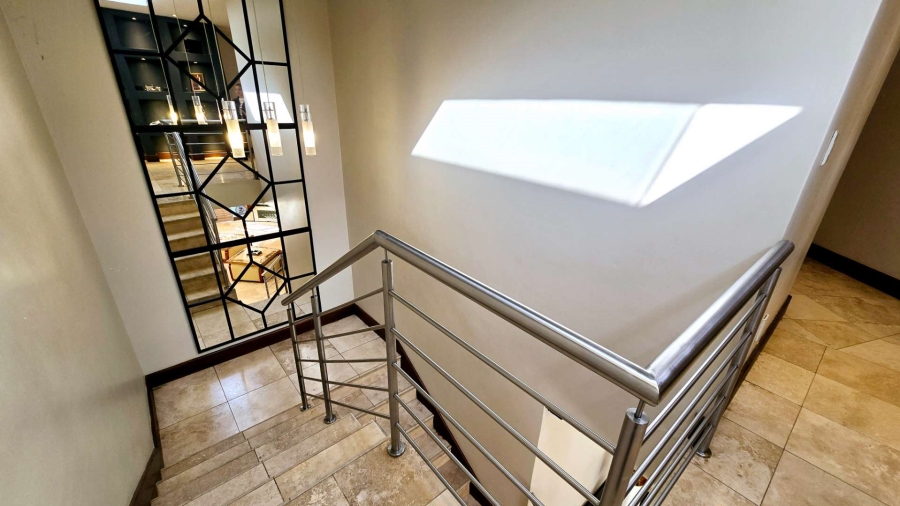 5 Bedroom Property for Sale in Mooikloof Gauteng