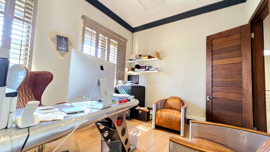 5 Bedroom Property for Sale in Mooikloof Gauteng