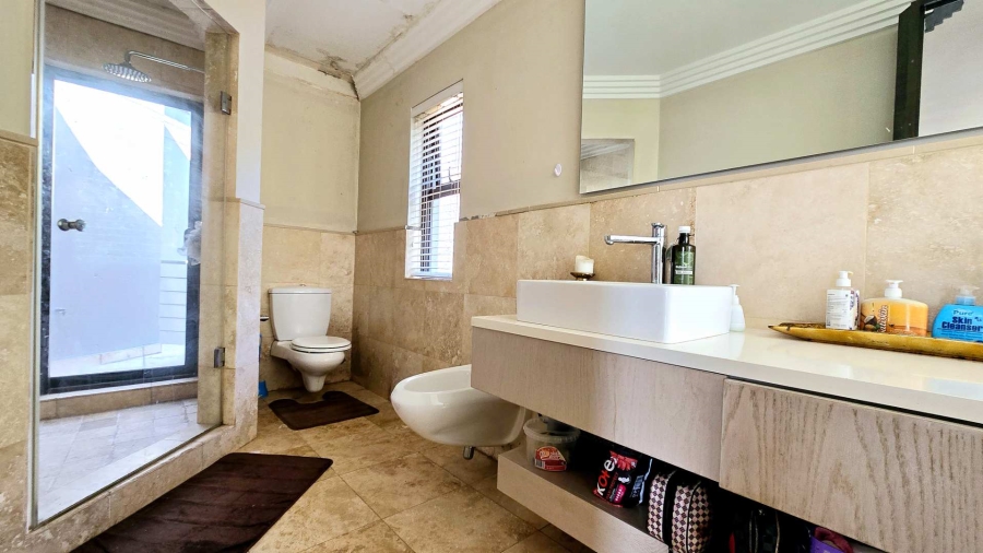 5 Bedroom Property for Sale in Mooikloof Gauteng