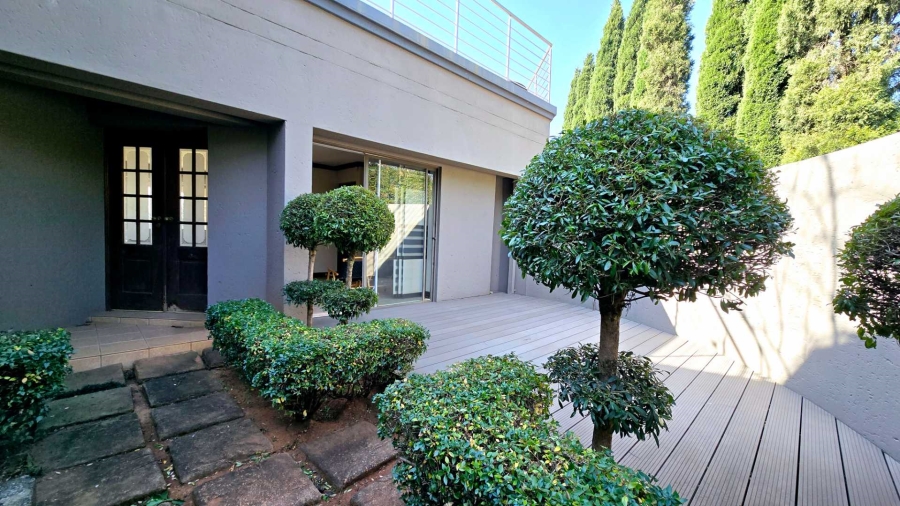 5 Bedroom Property for Sale in Mooikloof Gauteng