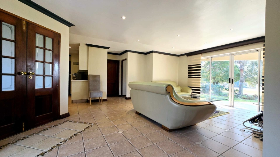 5 Bedroom Property for Sale in Mooikloof Gauteng