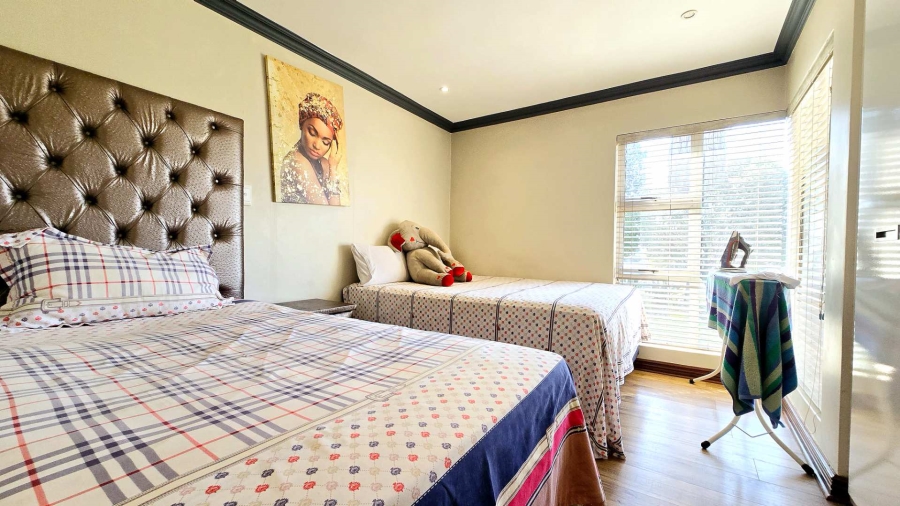 5 Bedroom Property for Sale in Mooikloof Gauteng