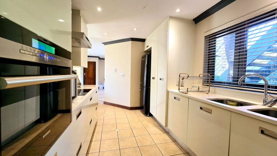 5 Bedroom Property for Sale in Mooikloof Gauteng