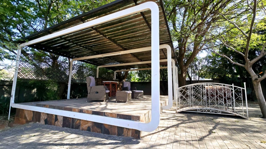 5 Bedroom Property for Sale in Mooikloof Gauteng