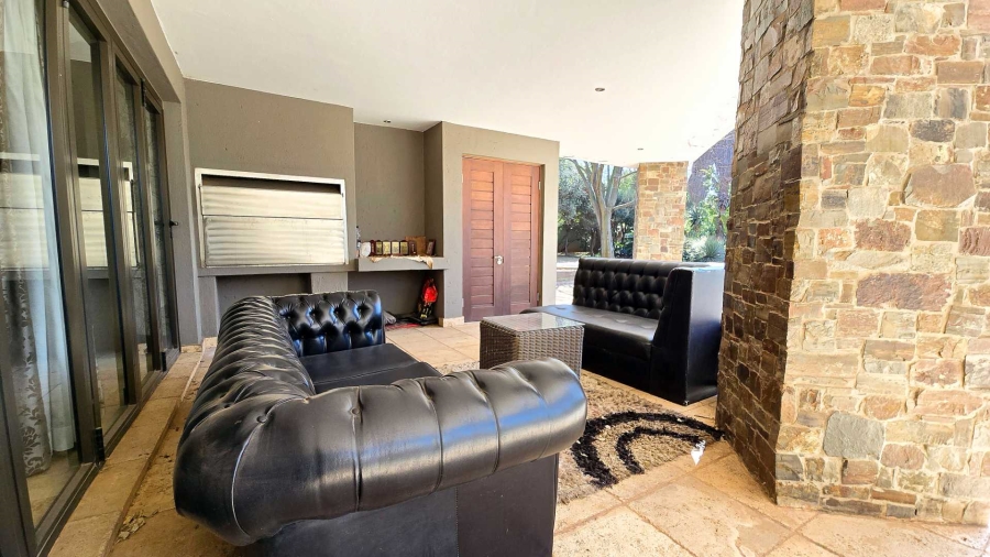 5 Bedroom Property for Sale in Mooikloof Gauteng