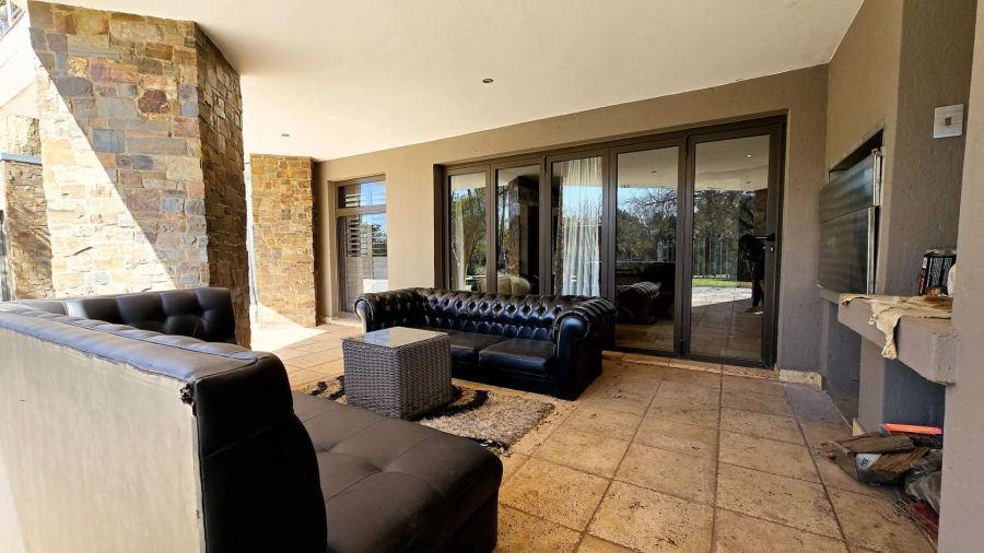 5 Bedroom Property for Sale in Mooikloof Gauteng