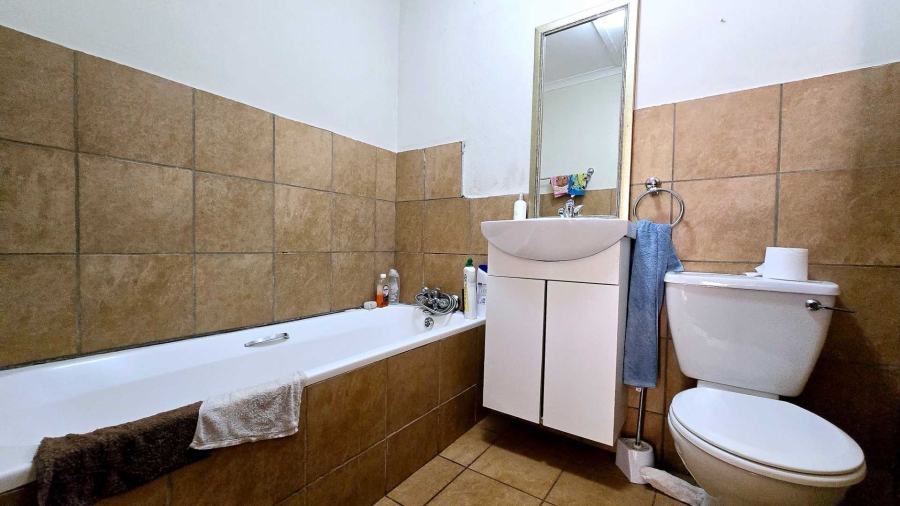5 Bedroom Property for Sale in Mooikloof Gauteng