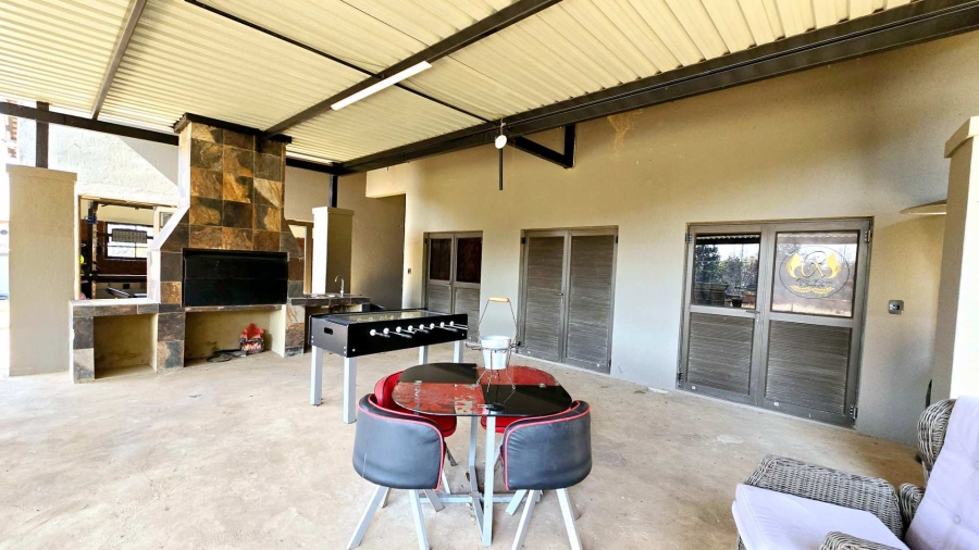 5 Bedroom Property for Sale in Mooikloof Gauteng