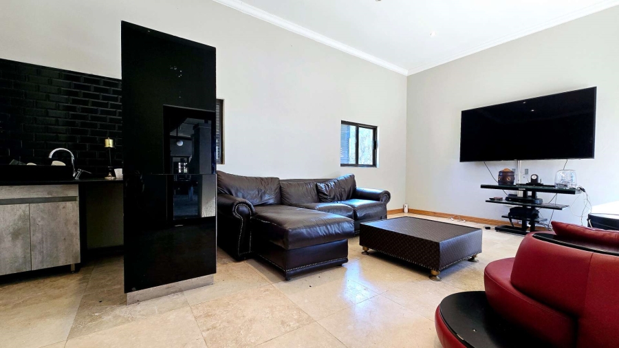 5 Bedroom Property for Sale in Mooikloof Gauteng