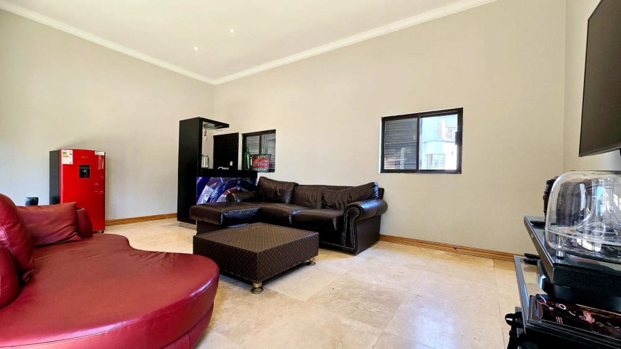 5 Bedroom Property for Sale in Mooikloof Gauteng