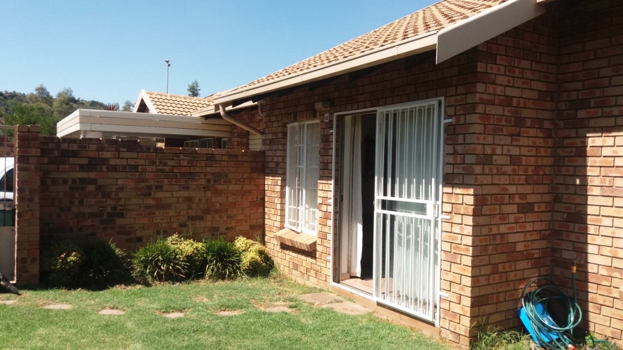 To Let 2 Bedroom Property for Rent in Faerie Glen Gauteng