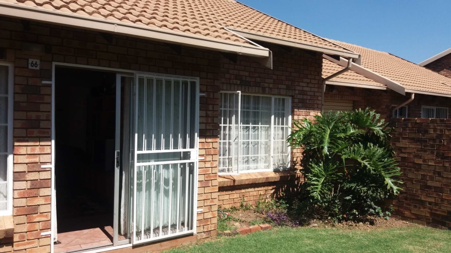 To Let 2 Bedroom Property for Rent in Faerie Glen Gauteng