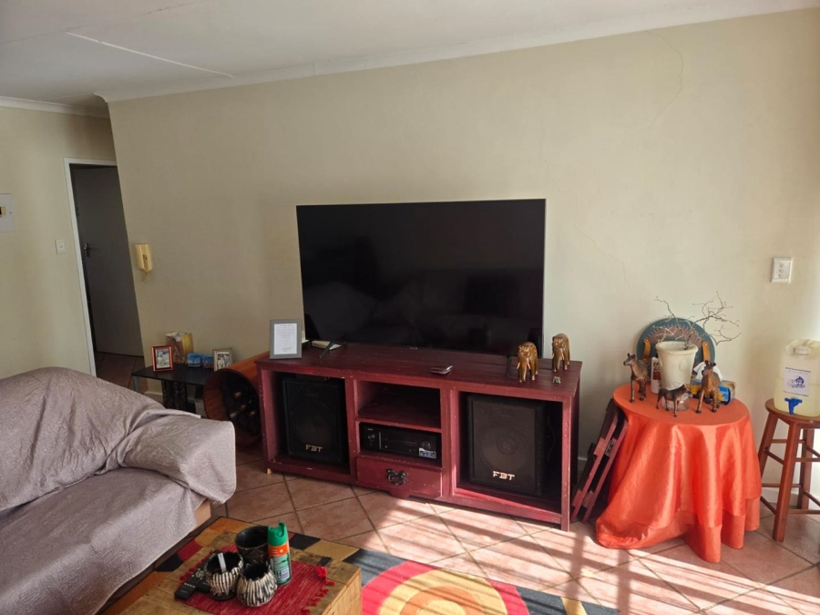 To Let 2 Bedroom Property for Rent in Faerie Glen Gauteng