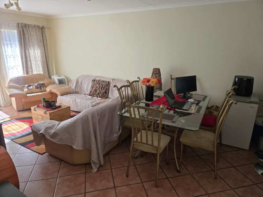 To Let 2 Bedroom Property for Rent in Faerie Glen Gauteng