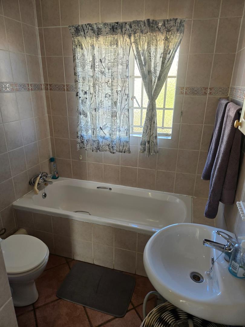 To Let 2 Bedroom Property for Rent in Faerie Glen Gauteng