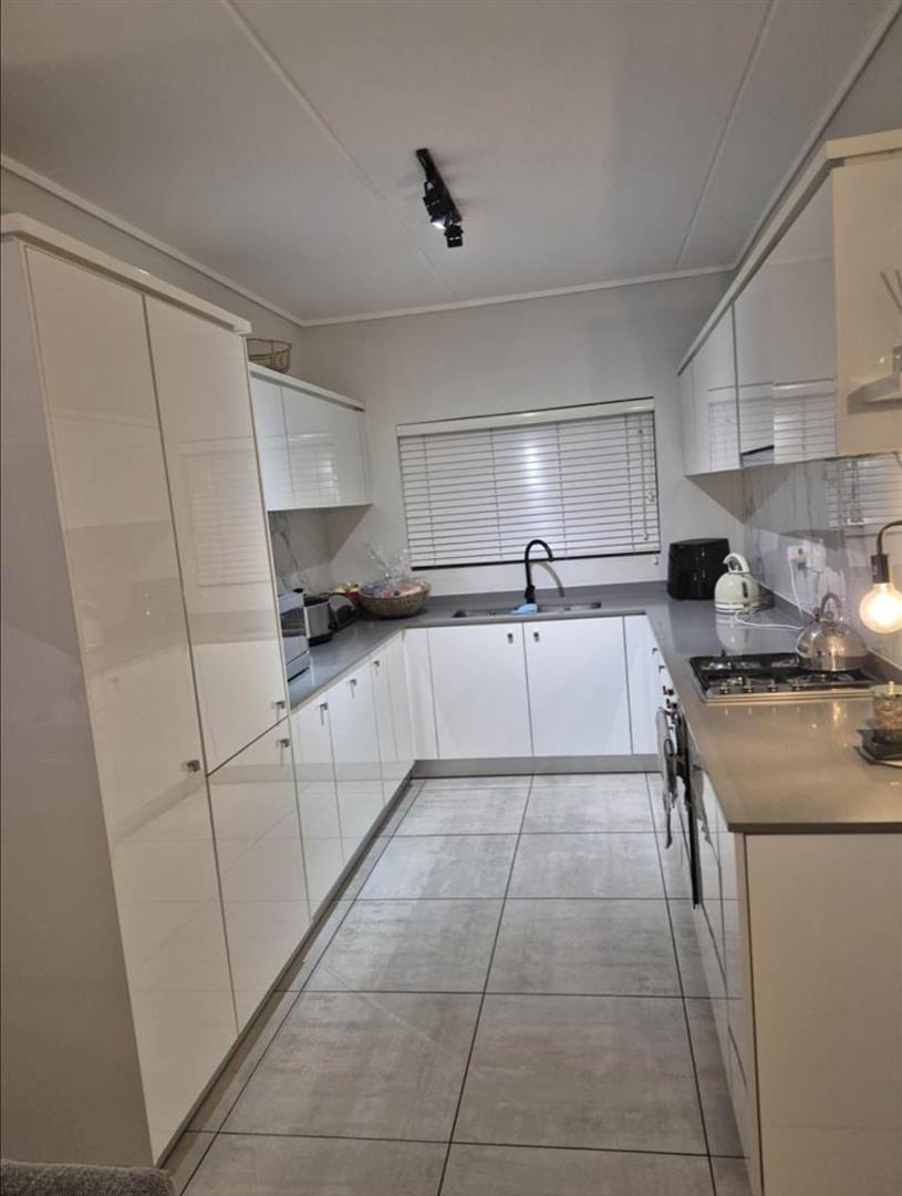 To Let 3 Bedroom Property for Rent in The Polofields Gauteng