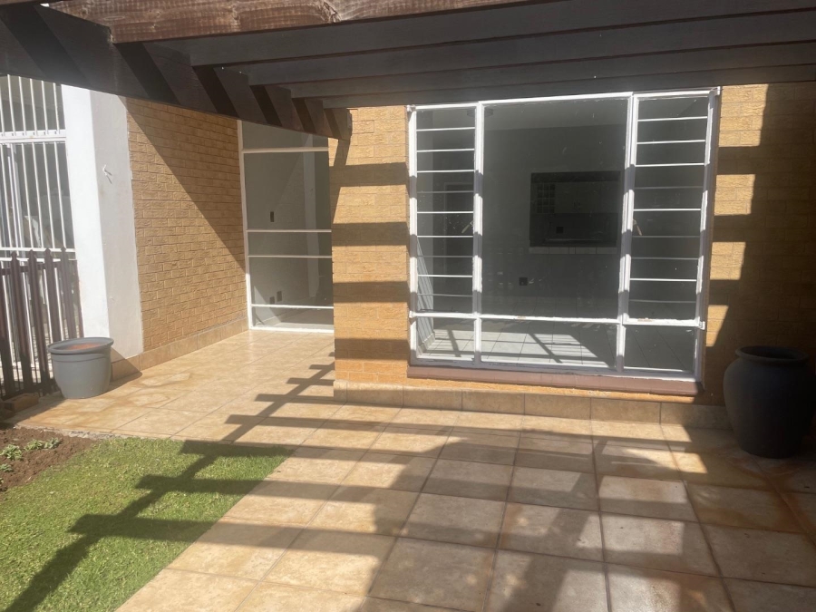 1 Bedroom Property for Sale in Illovo Gauteng