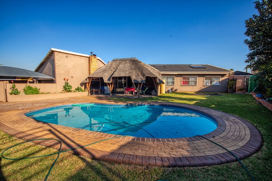 3 Bedroom Property for Sale in Verwoerdpark Gauteng