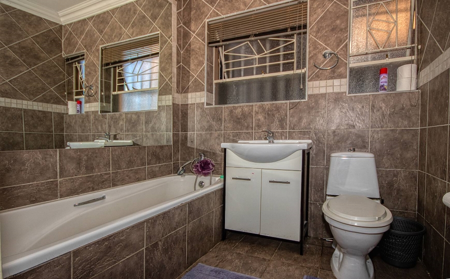 3 Bedroom Property for Sale in Verwoerdpark Gauteng