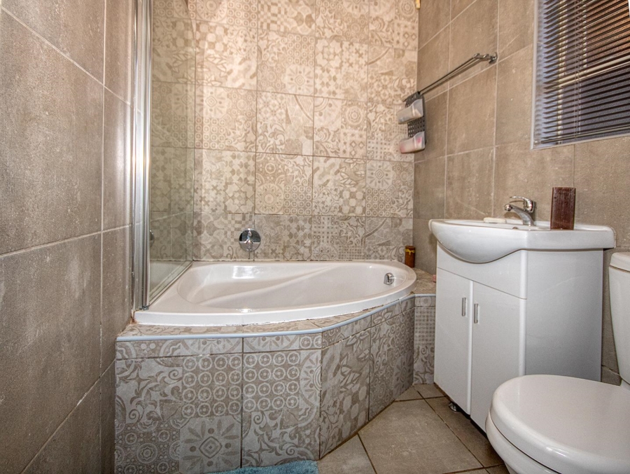 3 Bedroom Property for Sale in Verwoerdpark Gauteng