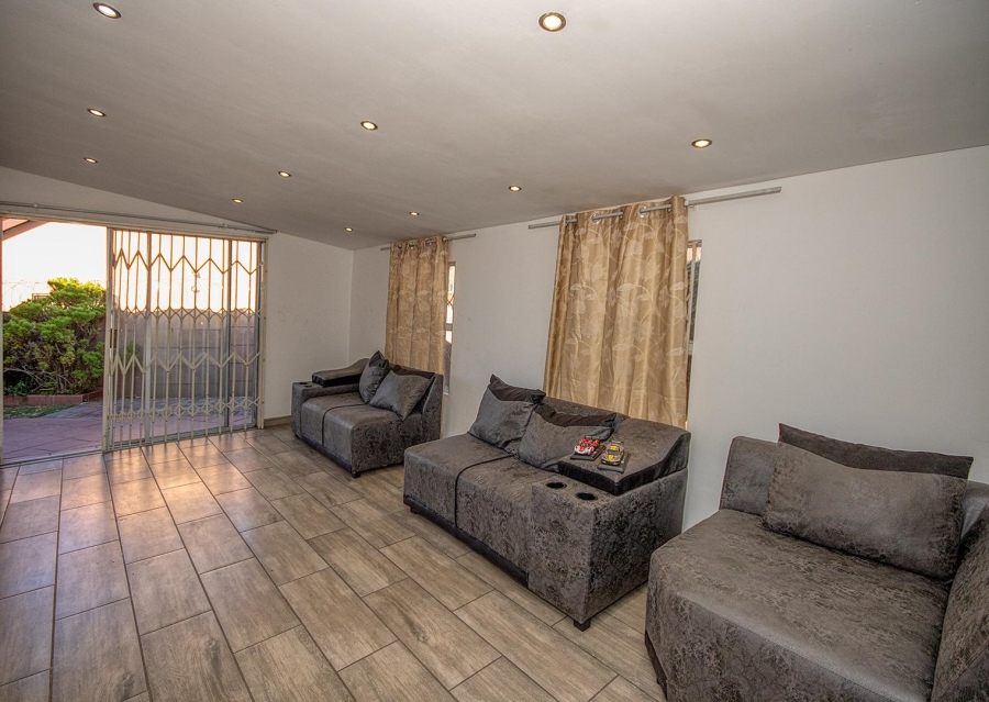 3 Bedroom Property for Sale in Verwoerdpark Gauteng