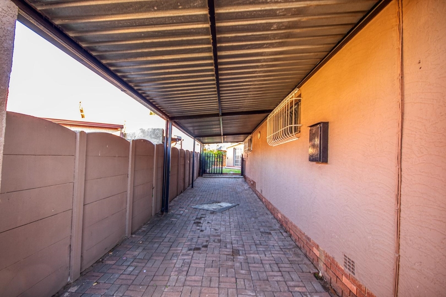3 Bedroom Property for Sale in Verwoerdpark Gauteng