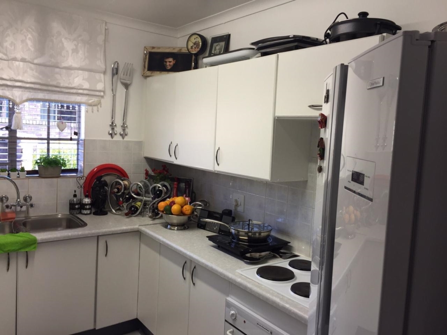 To Let 2 Bedroom Property for Rent in Eldoraigne Gauteng