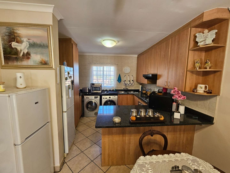 To Let 2 Bedroom Property for Rent in The Wilds Gauteng