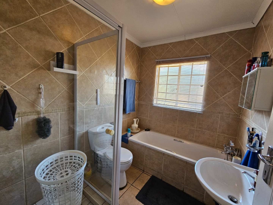 To Let 2 Bedroom Property for Rent in The Wilds Gauteng
