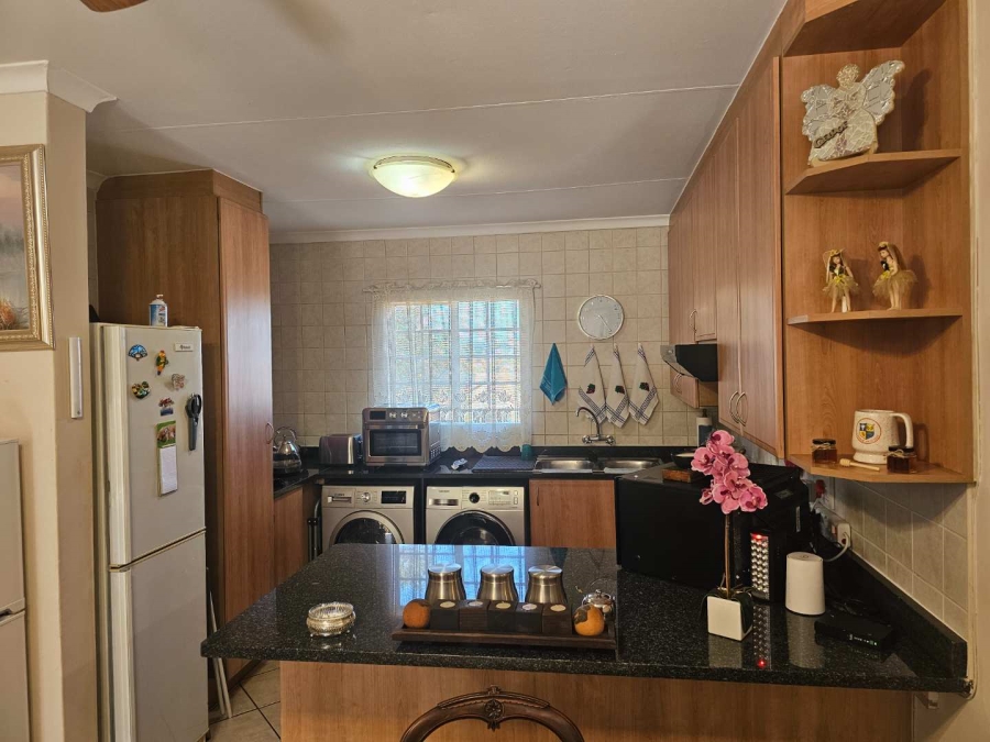 To Let 2 Bedroom Property for Rent in The Wilds Gauteng