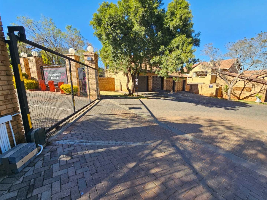 To Let 2 Bedroom Property for Rent in The Wilds Gauteng
