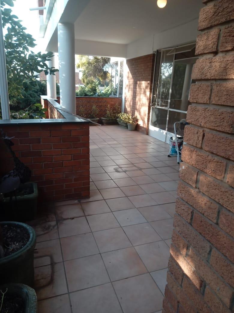 To Let 2 Bedroom Property for Rent in Blairgowrie Gauteng