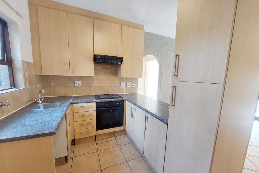 To Let 1 Bedroom Property for Rent in Lonehill Gauteng