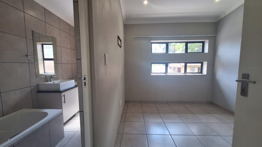 To Let 2 Bedroom Property for Rent in Ferndale Gauteng
