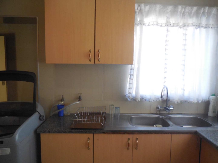 To Let 3 Bedroom Property for Rent in Lindo Park Gauteng