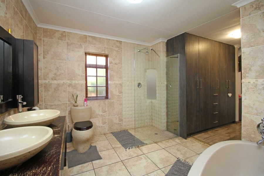 5 Bedroom Property for Sale in Greenhills Gauteng