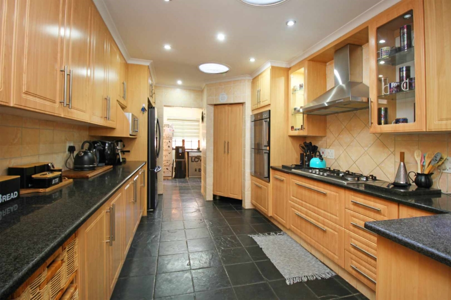 5 Bedroom Property for Sale in Greenhills Gauteng
