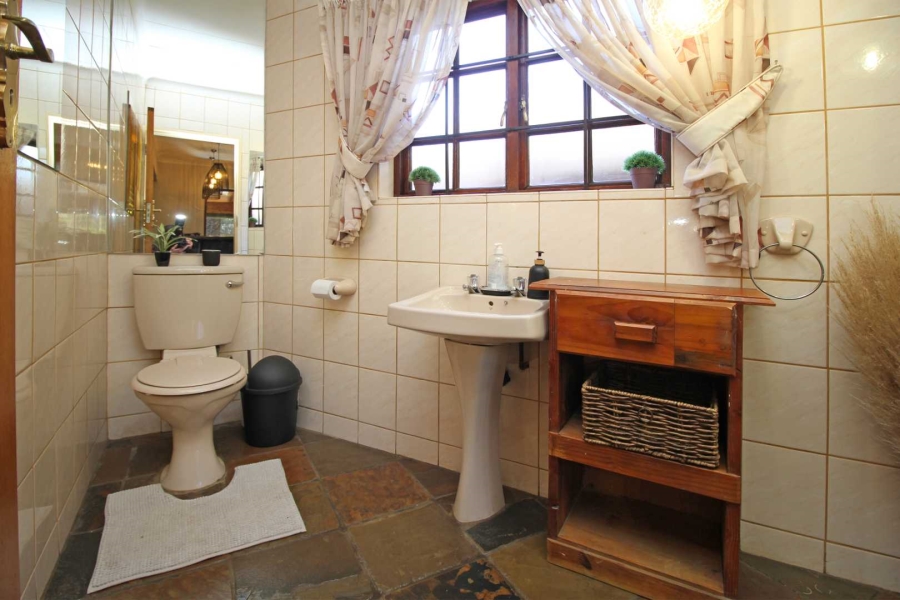 5 Bedroom Property for Sale in Greenhills Gauteng