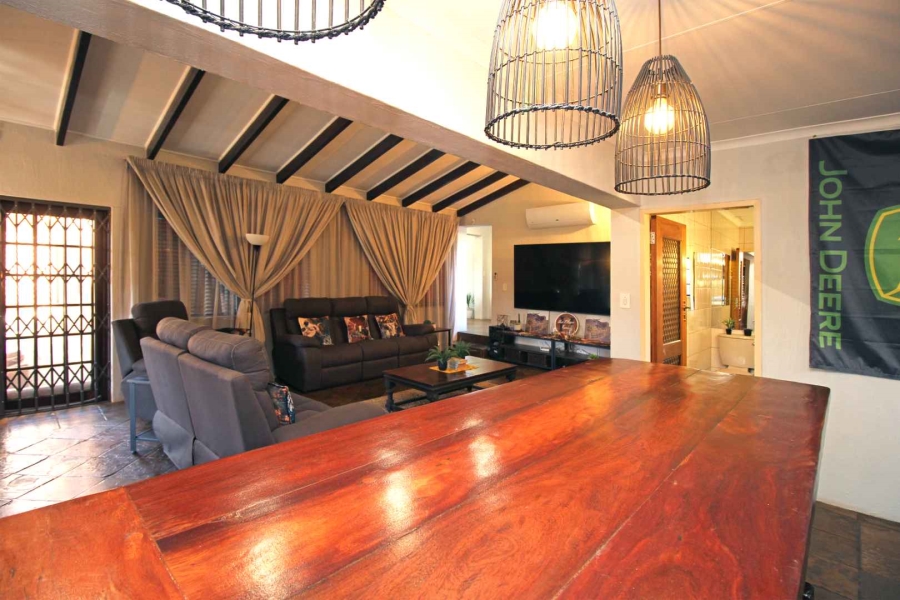 5 Bedroom Property for Sale in Greenhills Gauteng