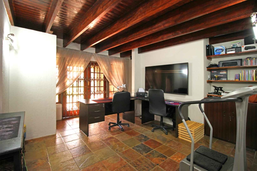5 Bedroom Property for Sale in Greenhills Gauteng